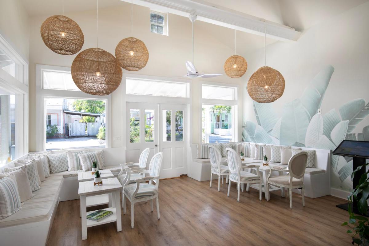 Paradise Inn - Adult Exclusive - Housity
