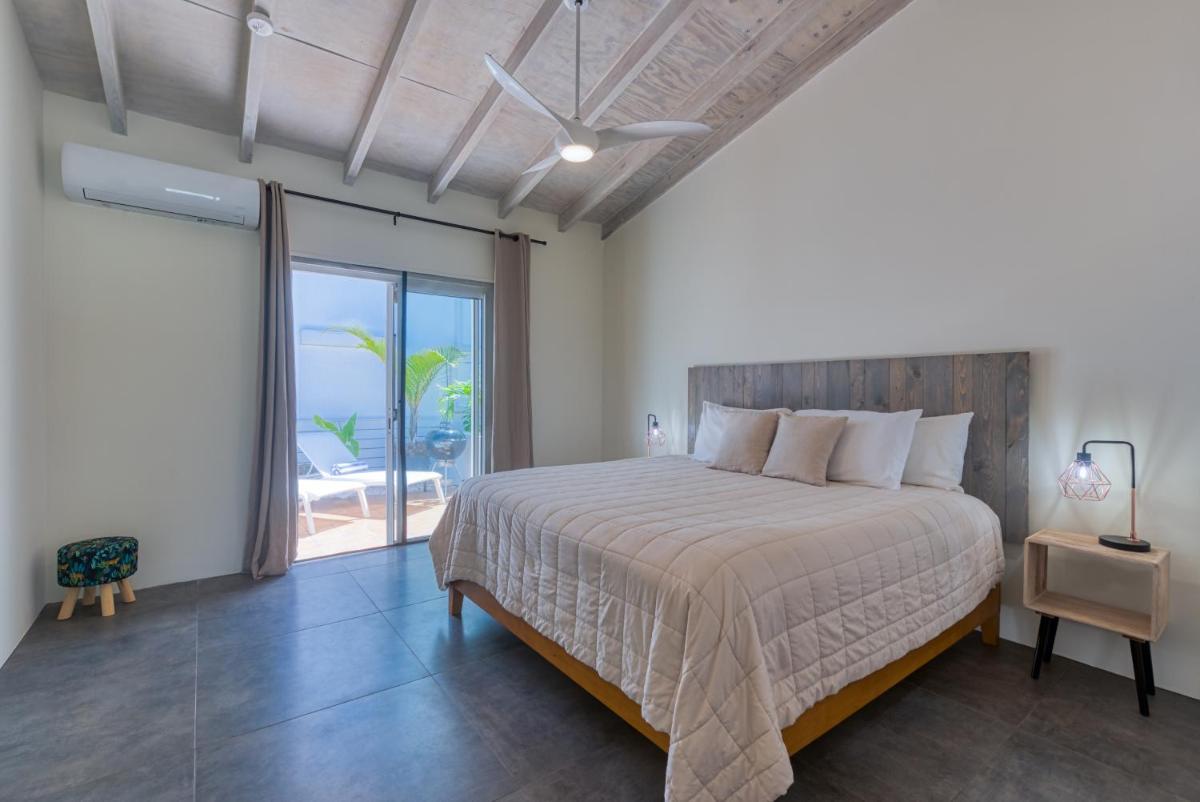Coco's Beach House Simpson Bay - Housity