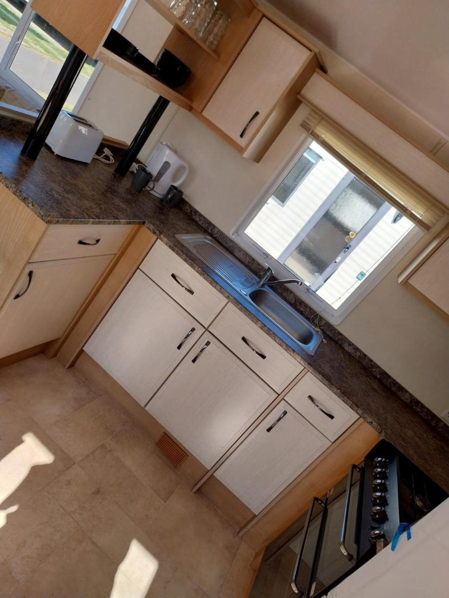 Private holiday home on Lyons Winkups holiday park, North Wales. - Housity