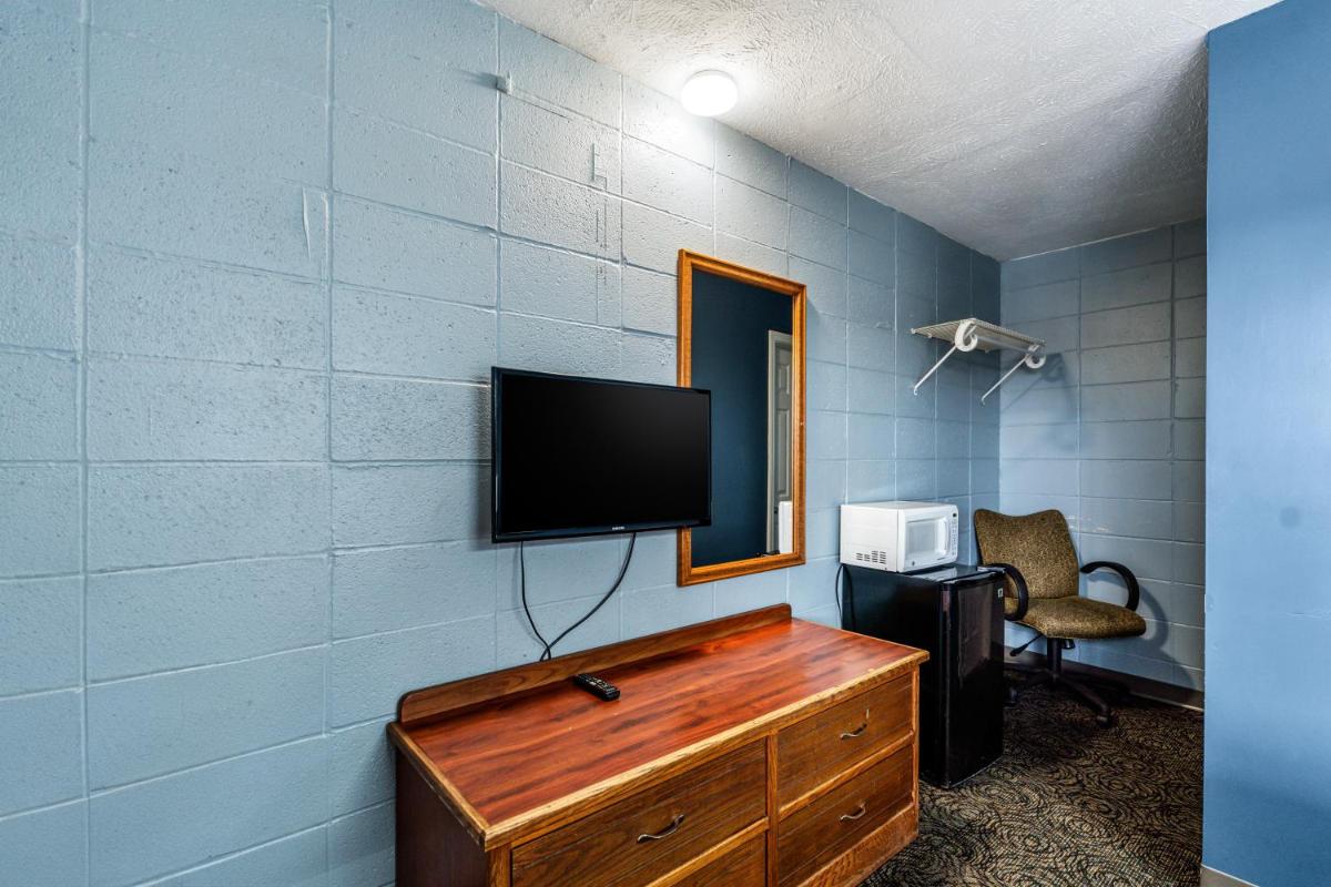 Broadway Inn - Housity