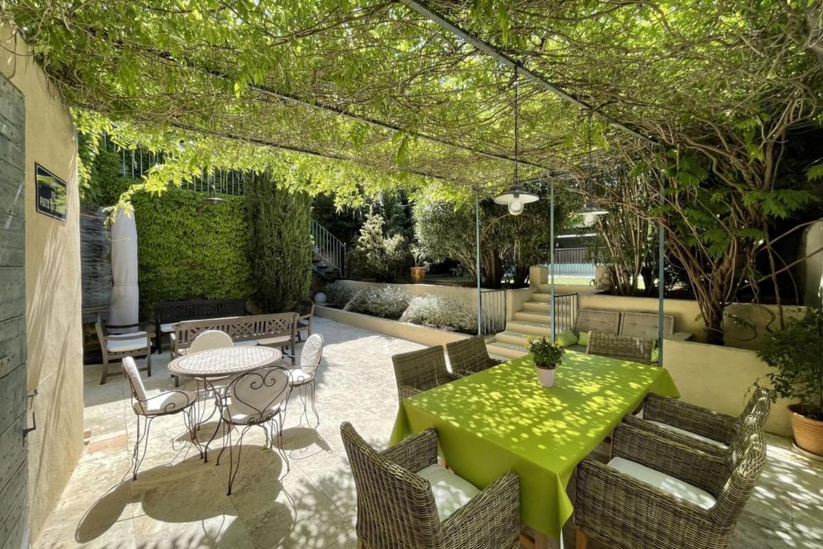 Charming village house with swimming pool and beautiful shaded terrace - Housity