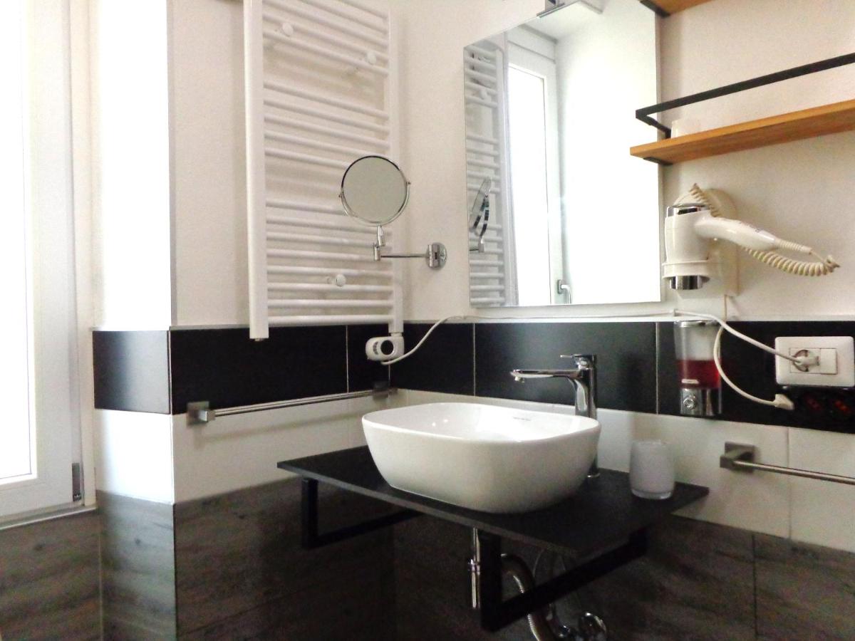 Chloe's Rooms - Housity