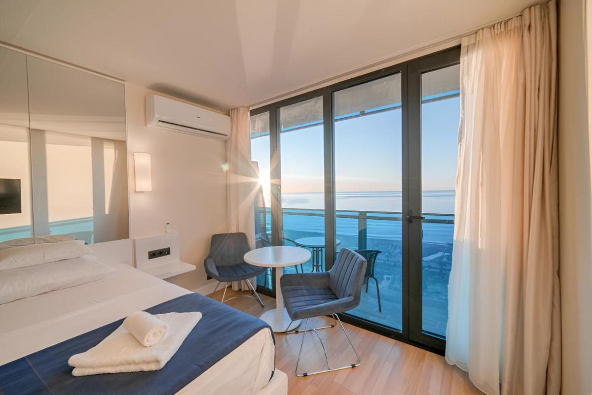 Suitetrails - Orbi City Sea View Beach Hotel