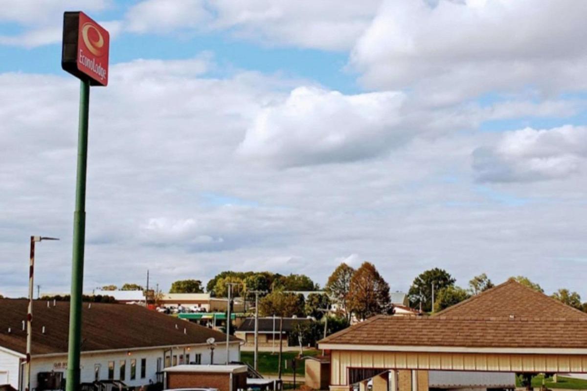 Econo Lodge - Housity