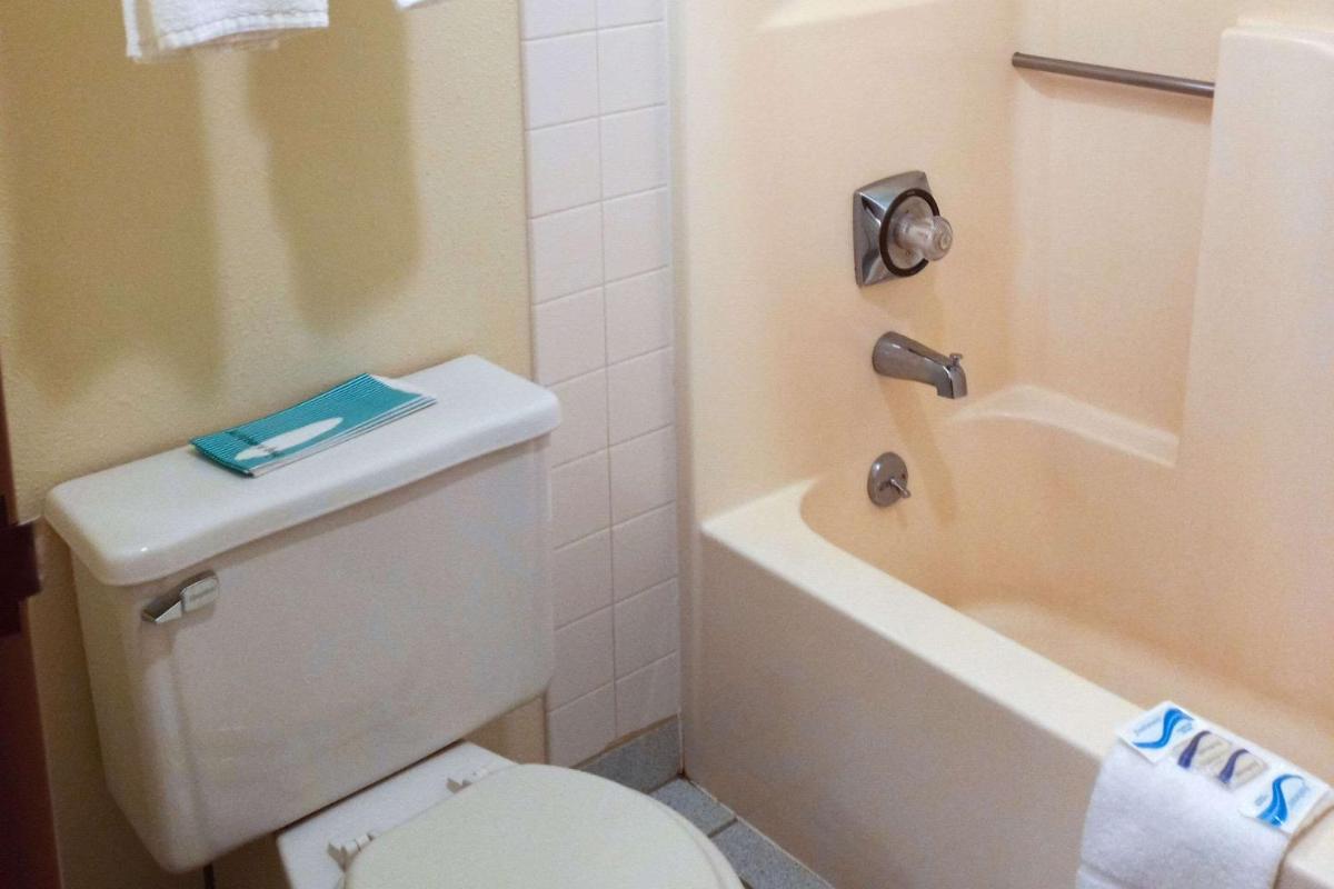Econo Lodge - Housity