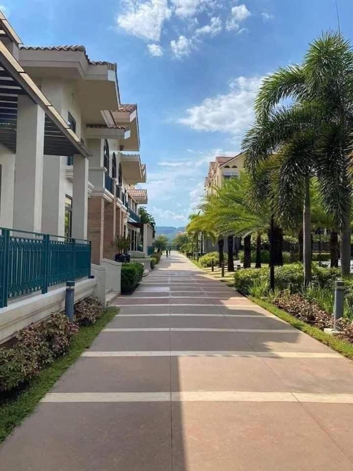 Amalfi Oasis Condo near SM Seaside Cebu - Hizvo