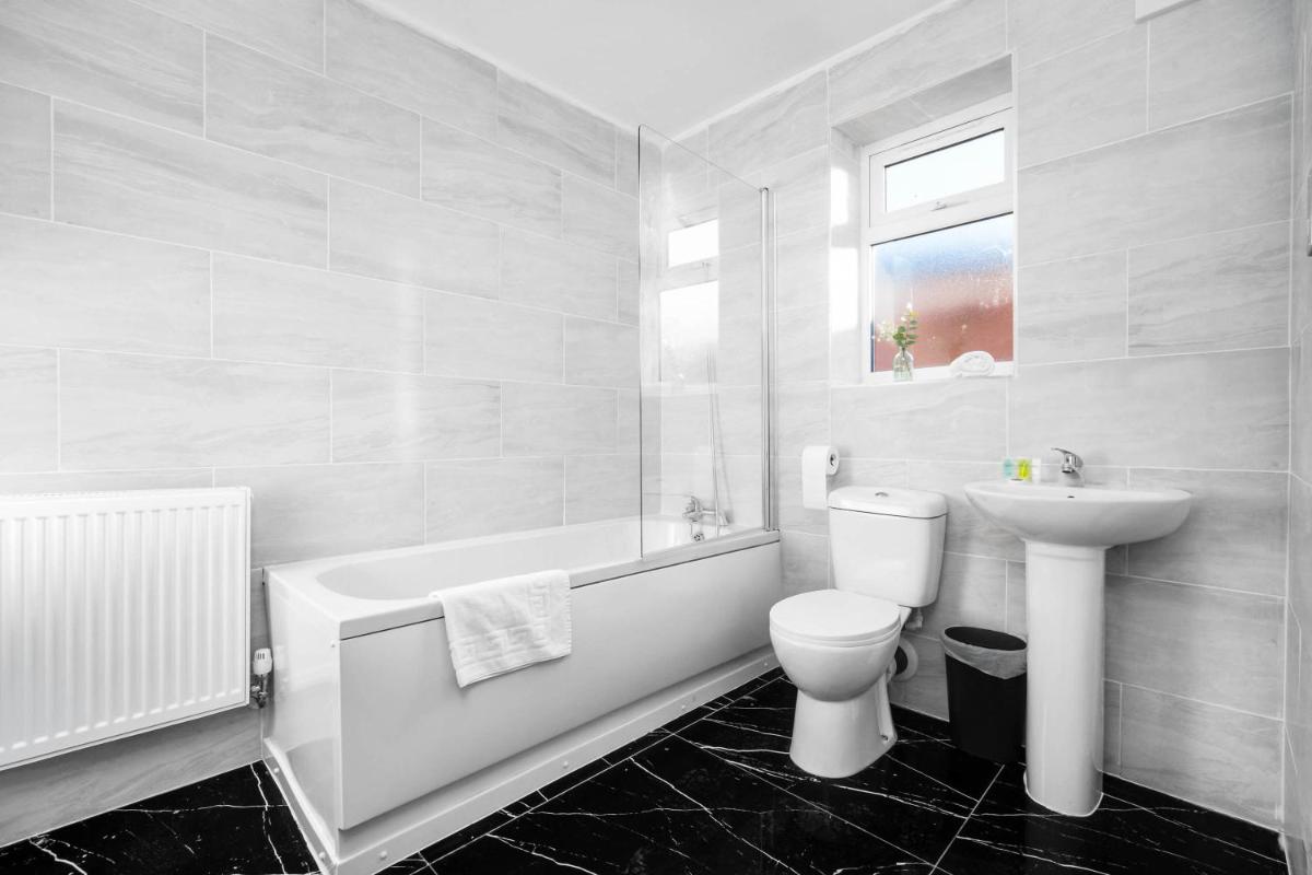 Brand New Modern One Bed Cradley Heath - Top Rated - 1MH - Housity