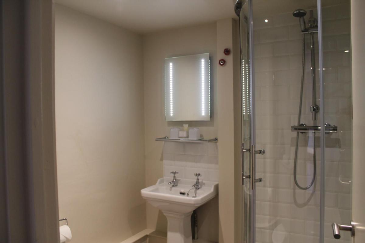 The Woolpack Hotel - Housity