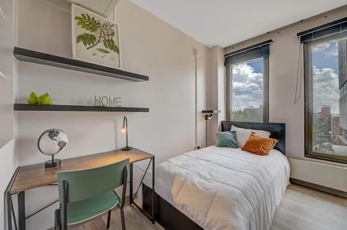 Furnished Private Room With Shared Bathroom - Housity