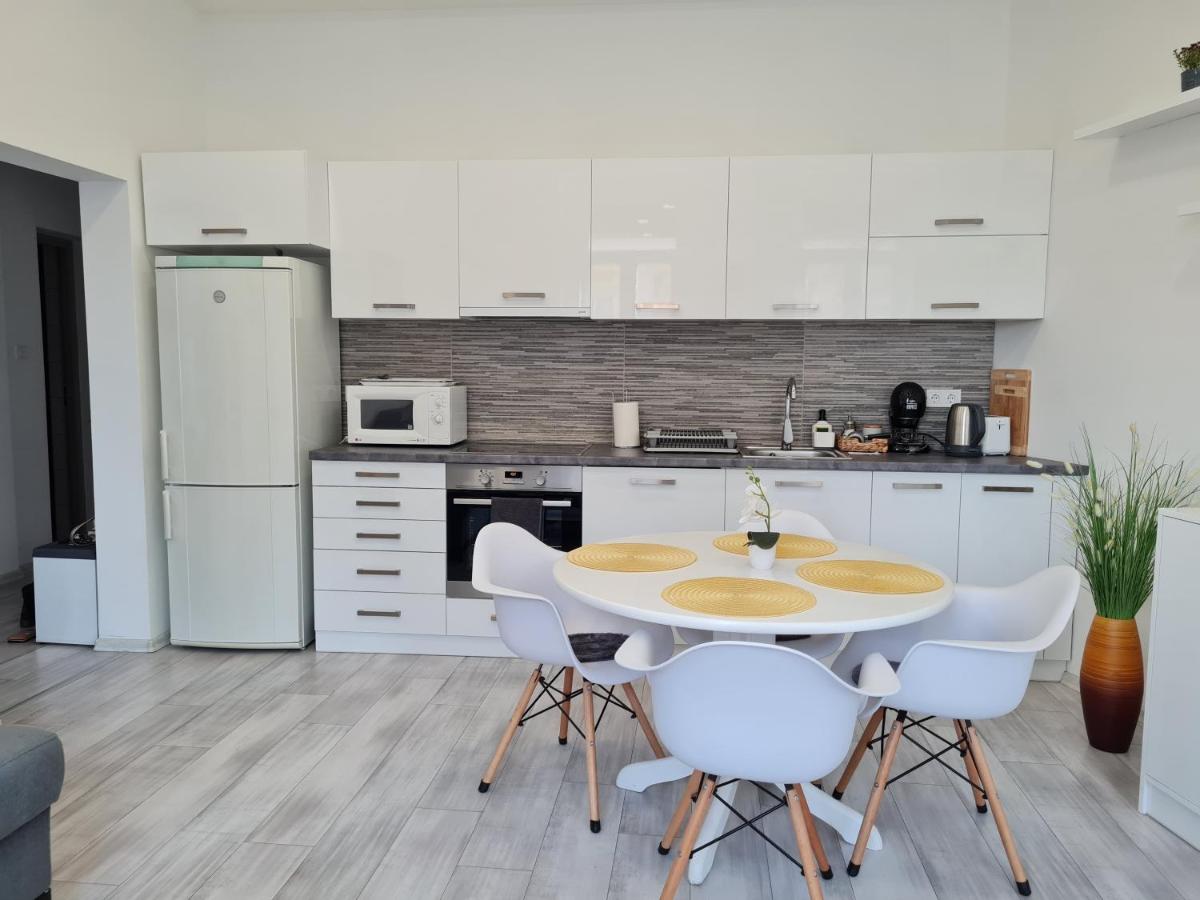 Napfény apartman - Housity