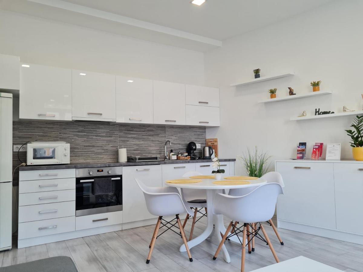 Napfény apartman - Housity