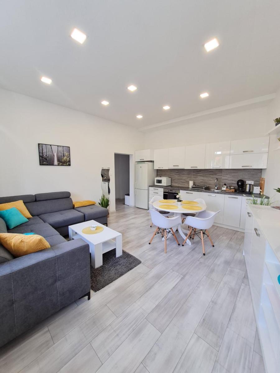 Napfény apartman - Housity