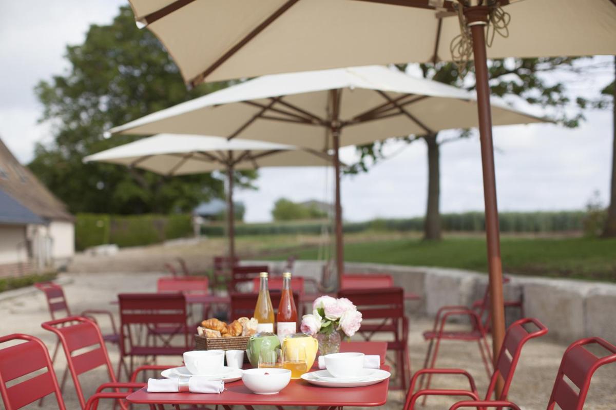 Restaurant ou autre lieu de restauration dans l'établissement Manoir de Surville
