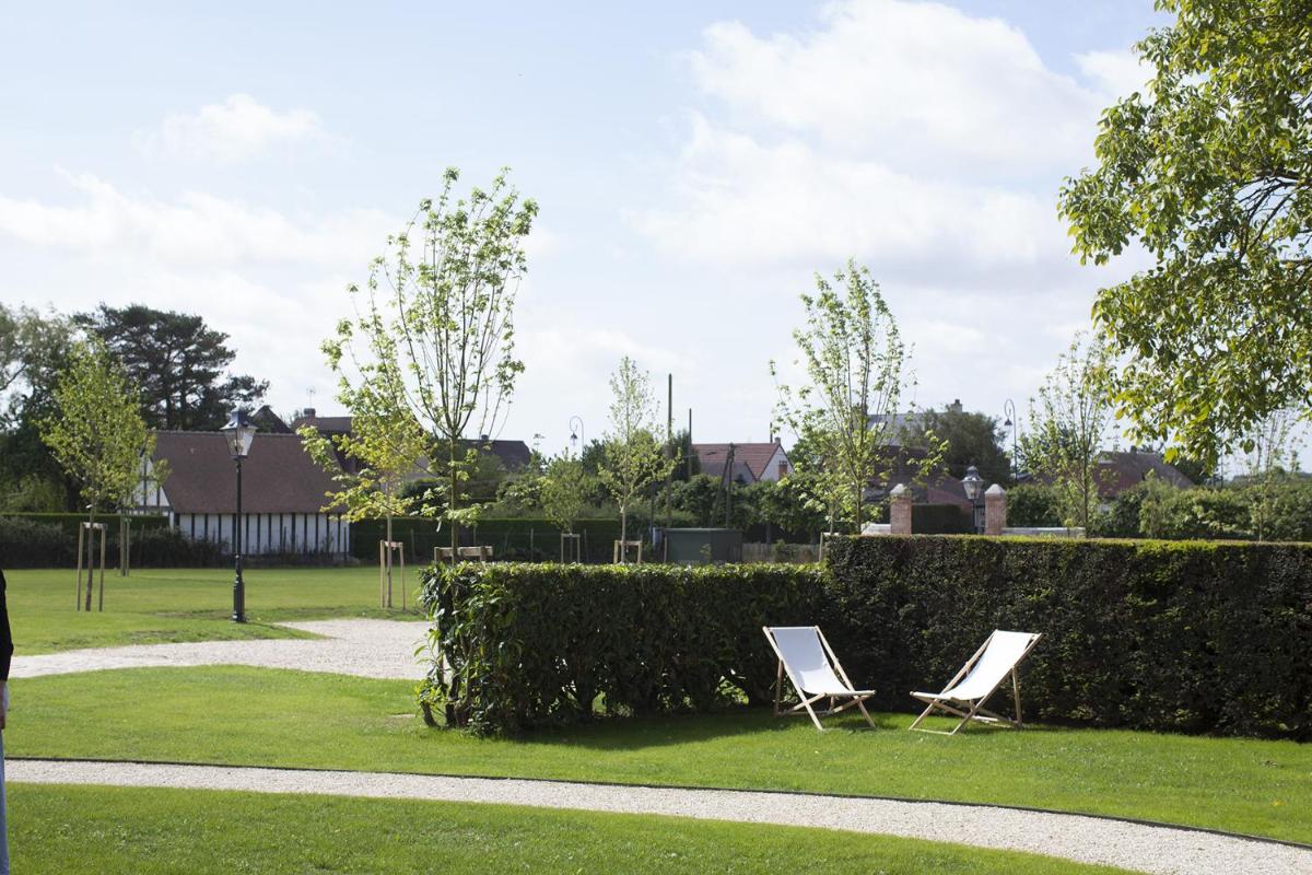 Jardin de l'établissement Manoir de Surville