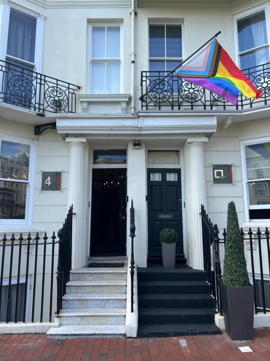 Square Townhouse - Housity
