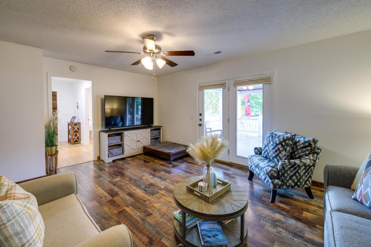Cozy home near Pigeon Forge attractions - Housity