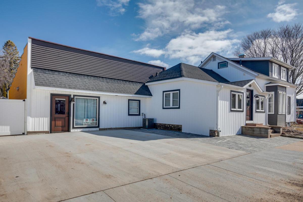 Downtown Minocqua Retreat Walk to Minocqua Lake! - Housity