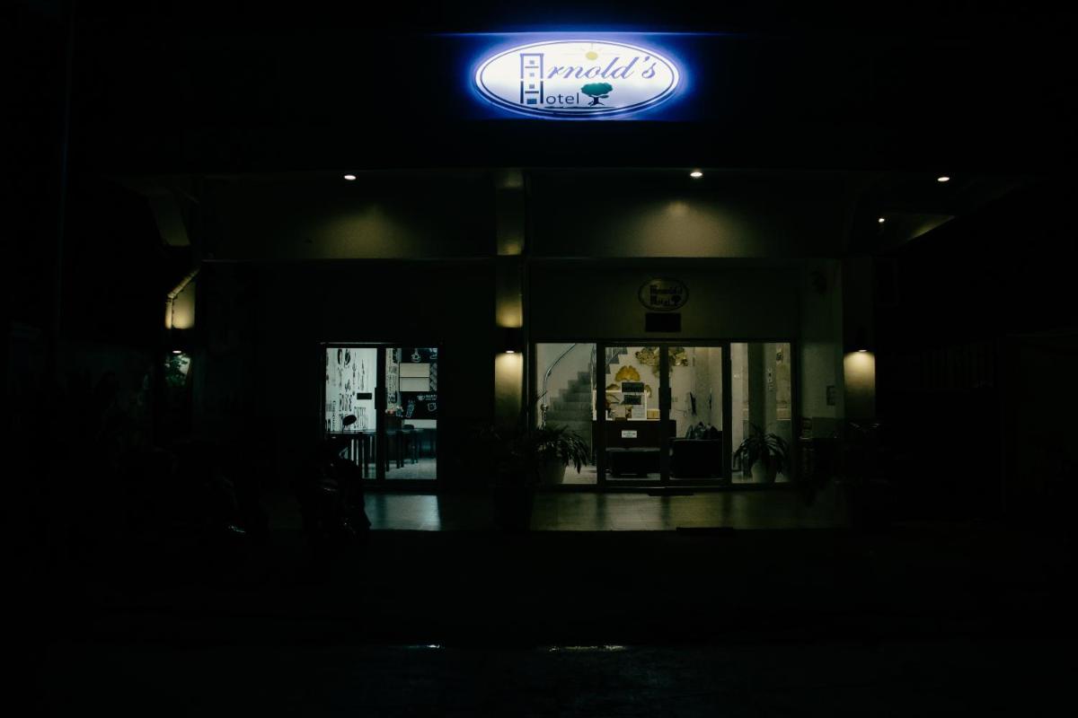 ARNOLD'S HOTEL - Housity