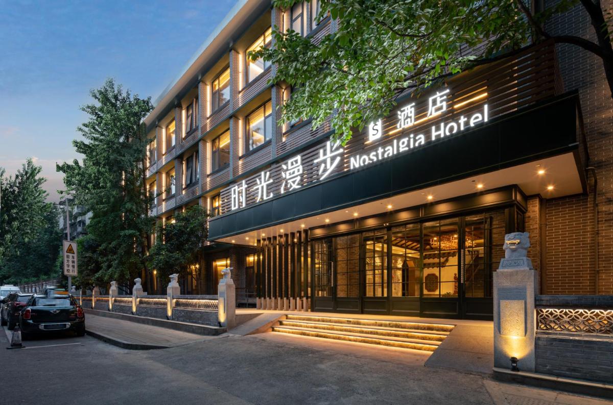 Time Traveller Boutique Hotel -Near Chengdu Wide narrow lane, People's Park, Chengdu Panda Base, 10 minutes walk to subway , Eat chaffy dish, Free night snack, Free laundry, English communication well, Free travel advice - Housity