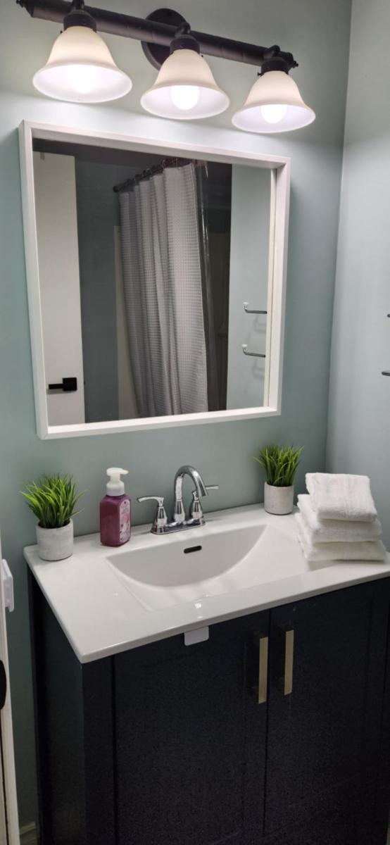 Serenity Place by the Lake - Housity