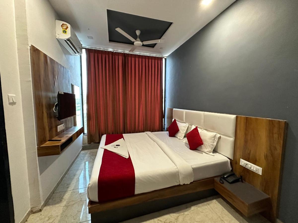 Hotel Dumas Near Airport - Housity