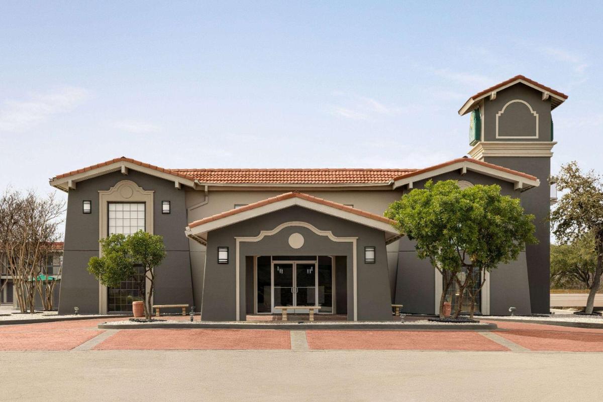 La Quinta Inn by Wyndham San Antonio Lackland - Hizvo