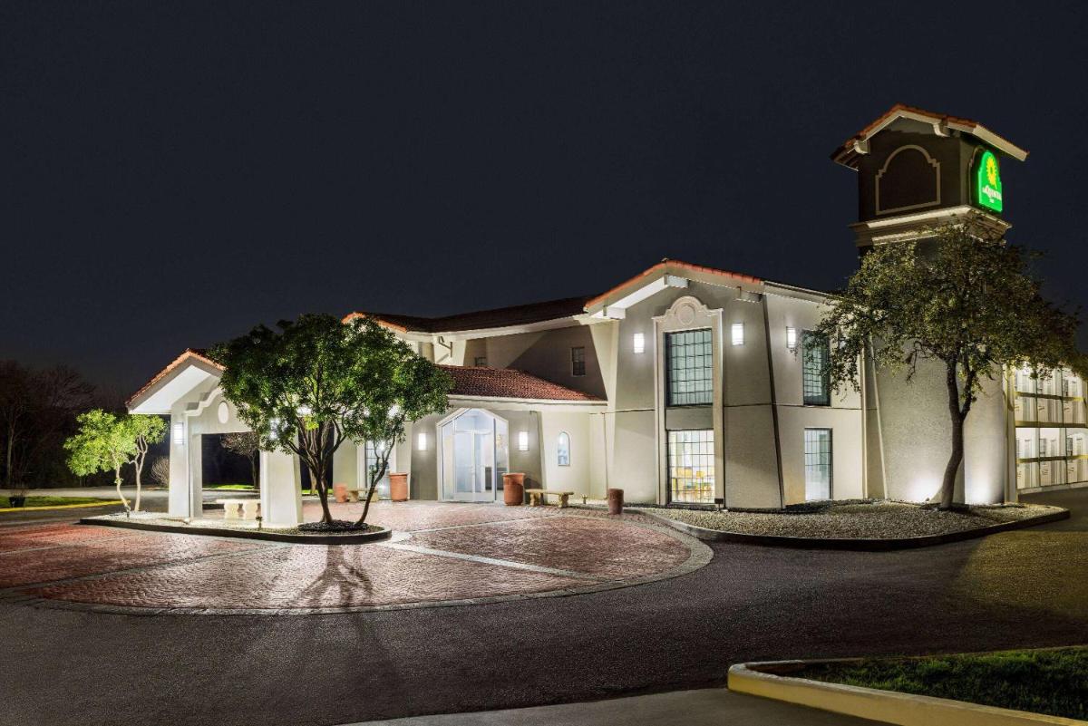 La Quinta Inn by Wyndham San Antonio Lackland - Hizvo