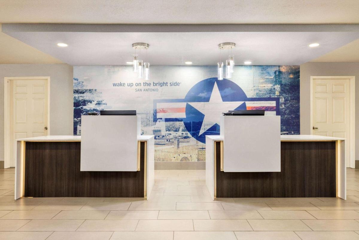 La Quinta Inn by Wyndham San Antonio Lackland - Hizvo