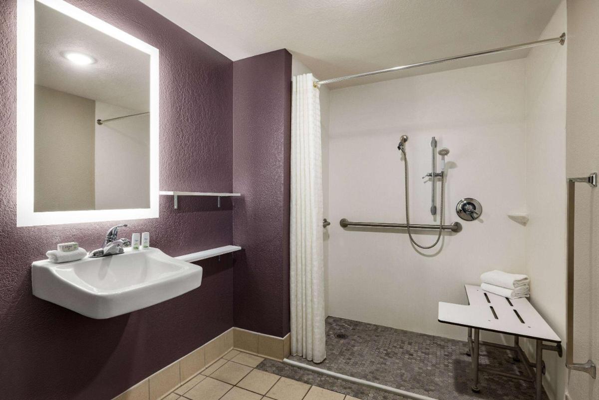La Quinta Inn by Wyndham San Antonio Lackland - Housity