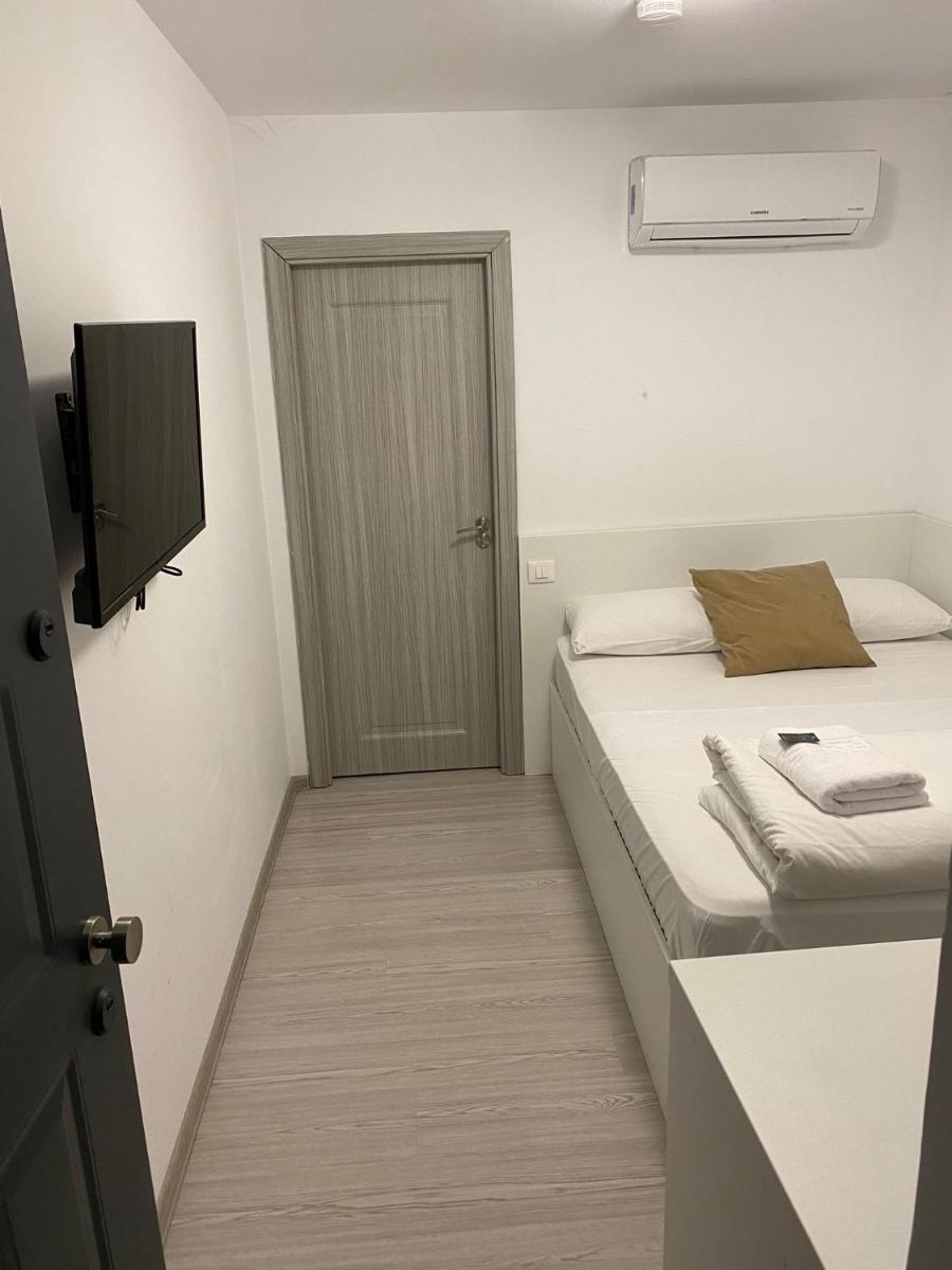 Small Central Bucharest Old Town Studios - Housity