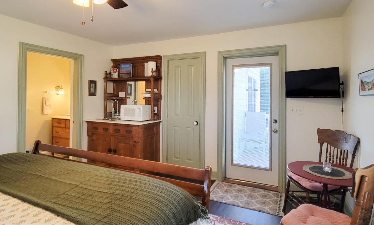 Pheasant Field Bed and Breakfast - Housity