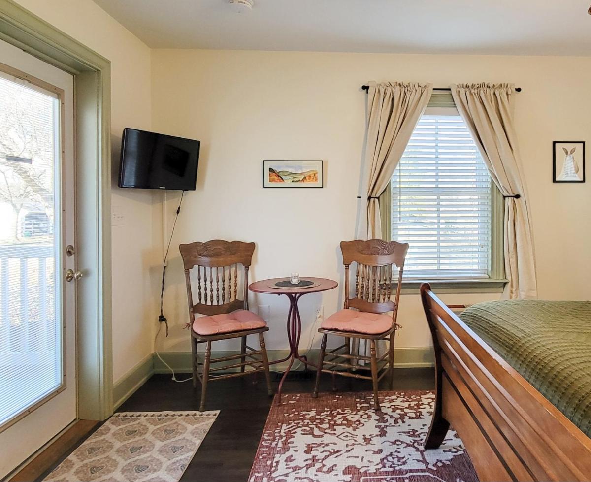Pheasant Field Bed and Breakfast - Housity