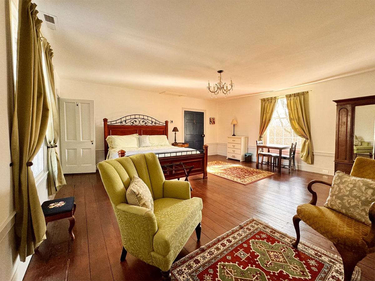 The Sunnyside Sisters Bed and Breakfast - Housity