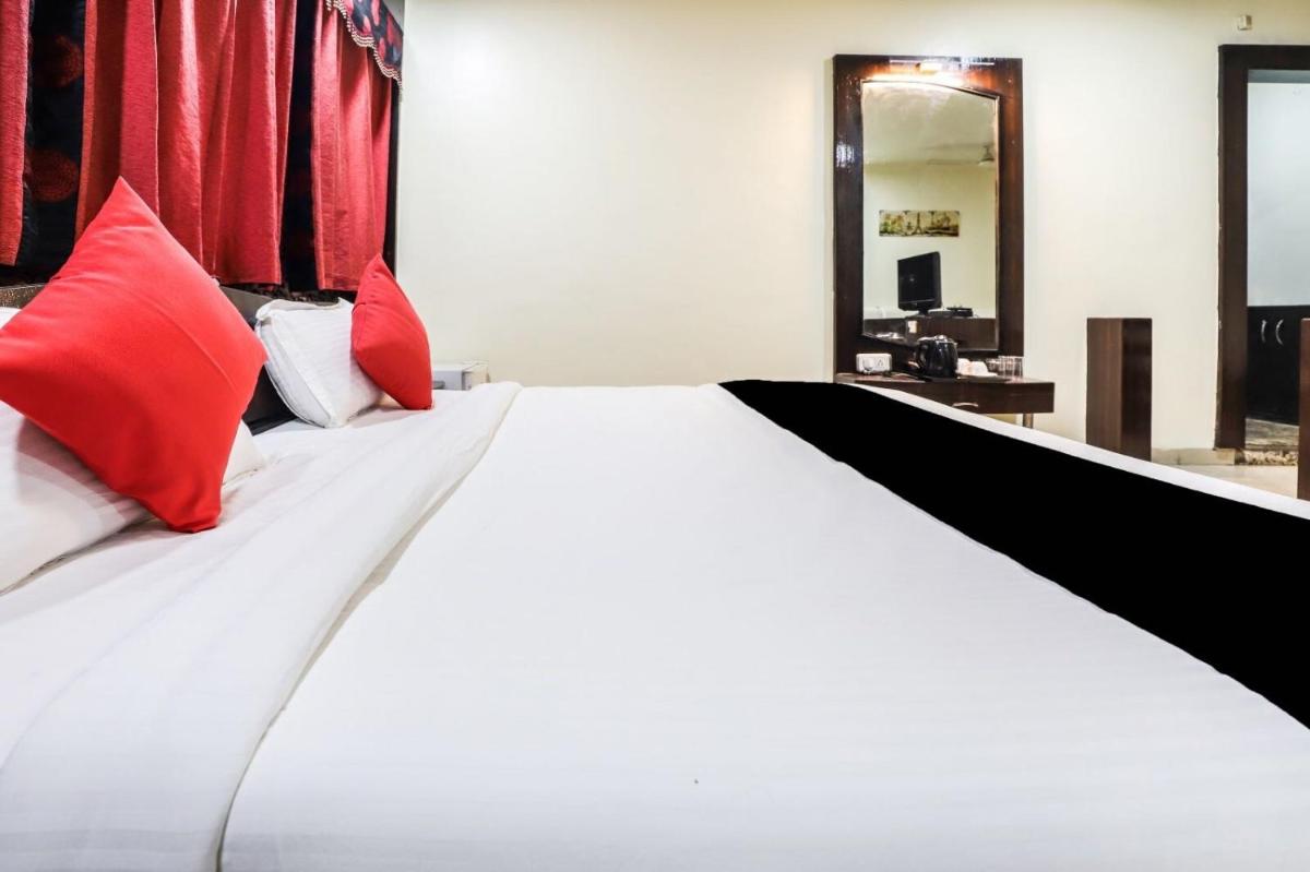 Collection O Hotel Ambrosia - Housity