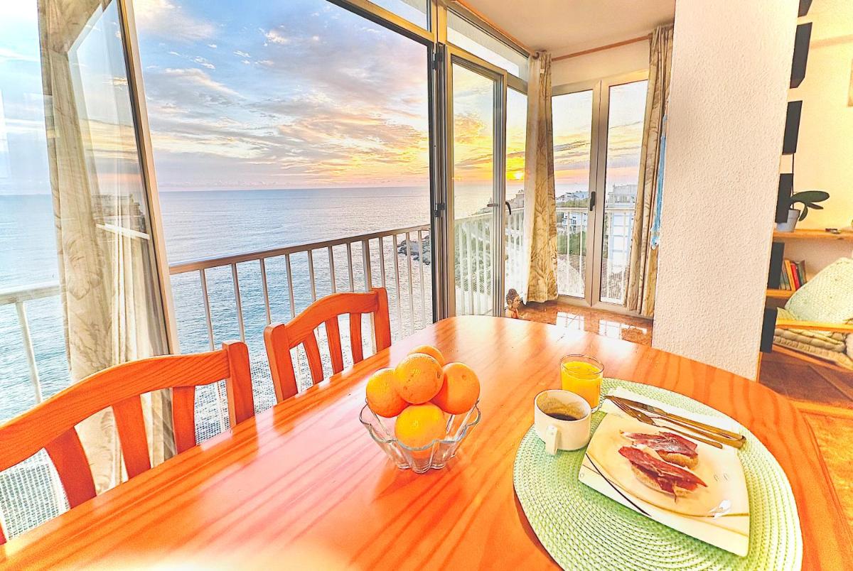 Oceanfront Apartment with Panoramic Seaview - Housity