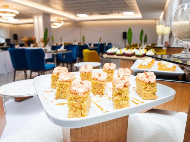 Oak Plaza Hotels East Airport - Housity