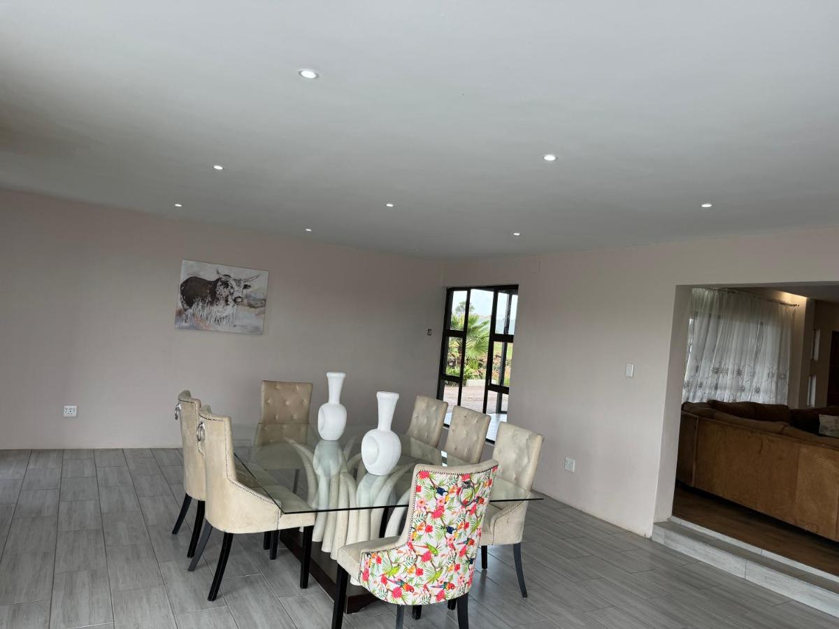 Zari on Vaal Country Lodge - Housity