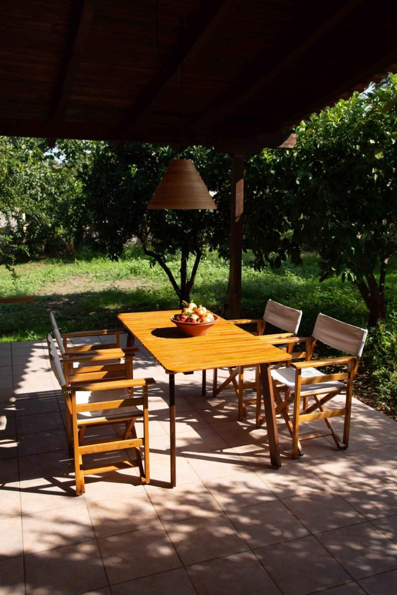 Tzitzikari, Private Cottage in a Citrus Garden - Housity