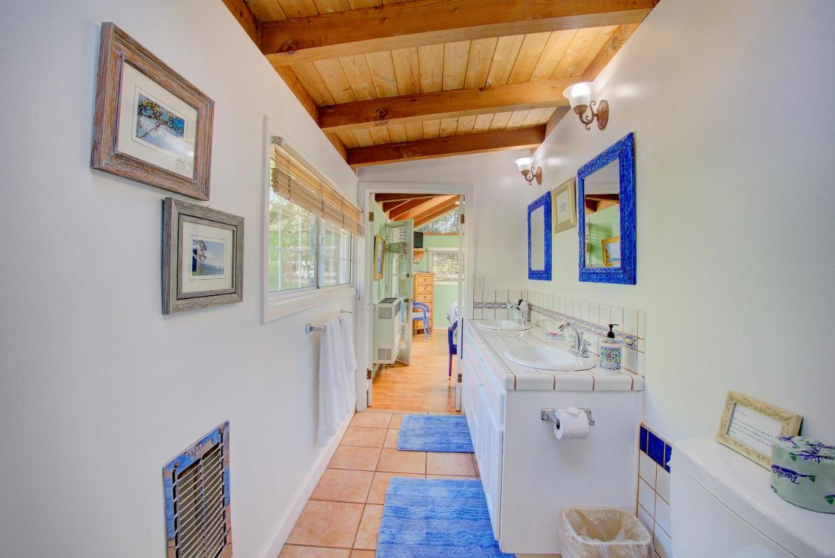 Secret Garden Inn & Cottages - Housity