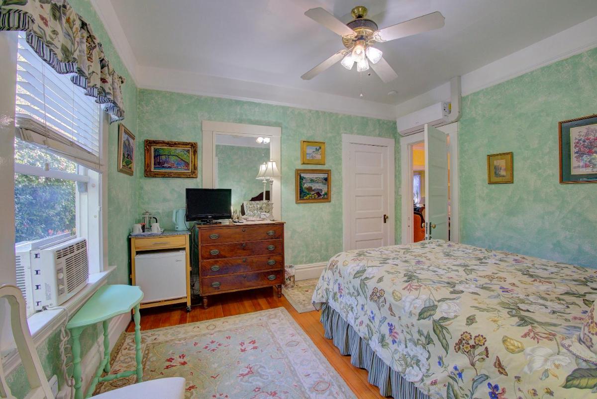 Secret Garden Inn & Cottages - Housity