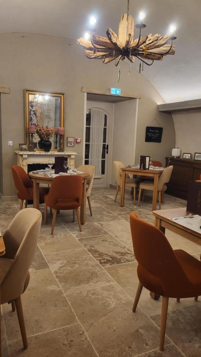 Coin salon dans l'établissement Hôtel Spa La Truite Dorée