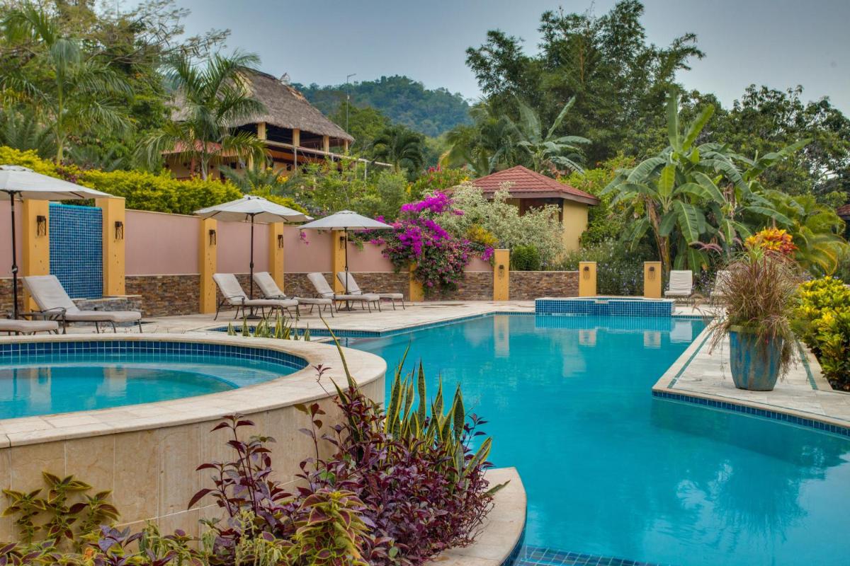 Sleeping Giant Rainforest Lodge - Housity