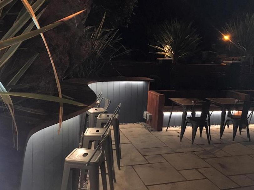 Oxgang Kitchen Bar & Rooms - Housity