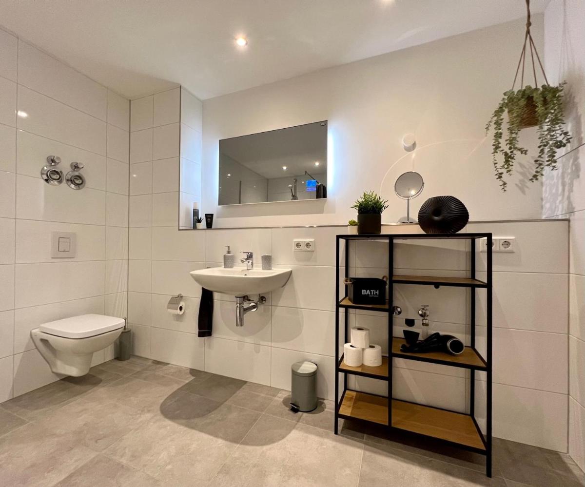 PISO SUPERIOR - Exklusives Apartment an der Promenade mit Rheinsicht & Loggia - Housity