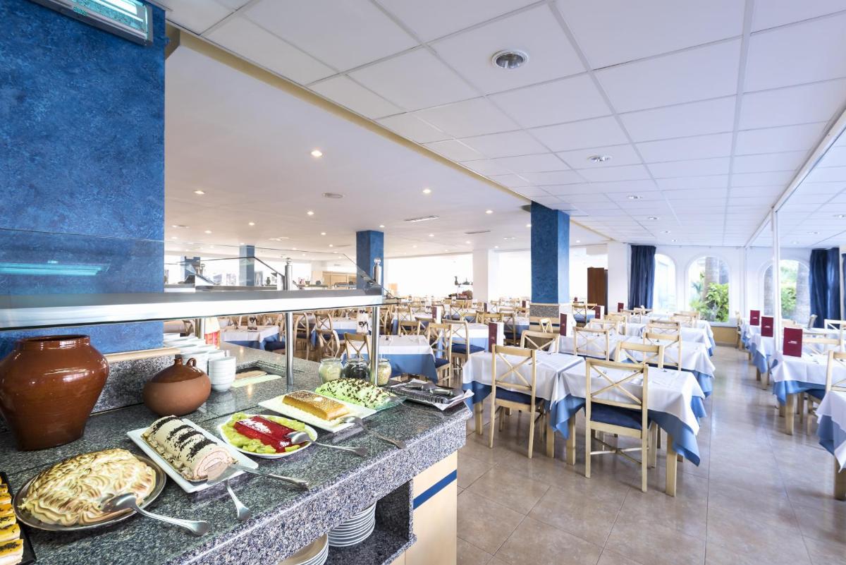 Comida en o cerca de este apartahotel