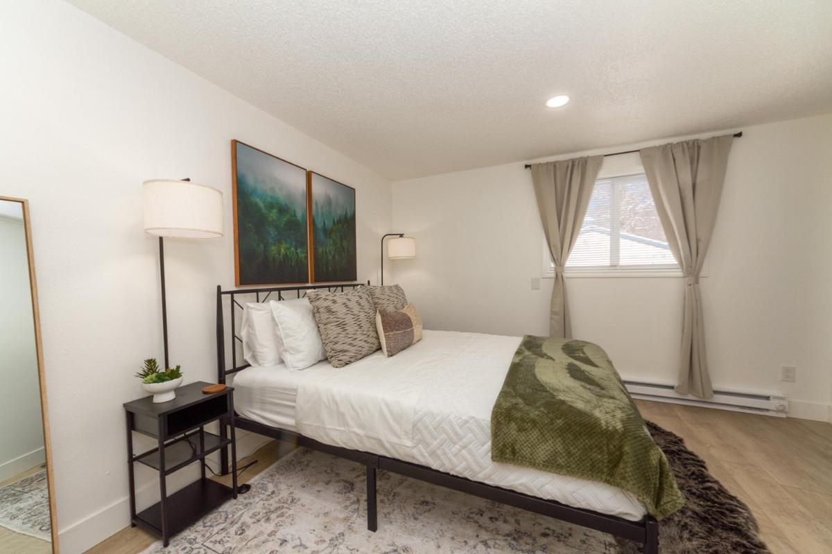 Quaint 1 BD 1 BTH Guest Home Minutes from Gonzaga - Housity