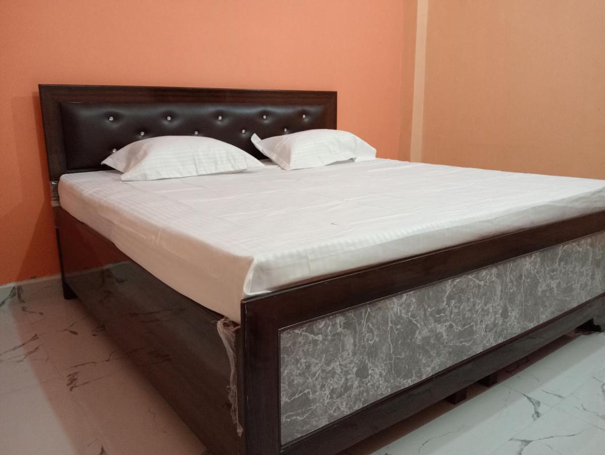 Hotel Usha Nand Palace - Booth No 4 Parikrama Marg Ayodhya - Housity