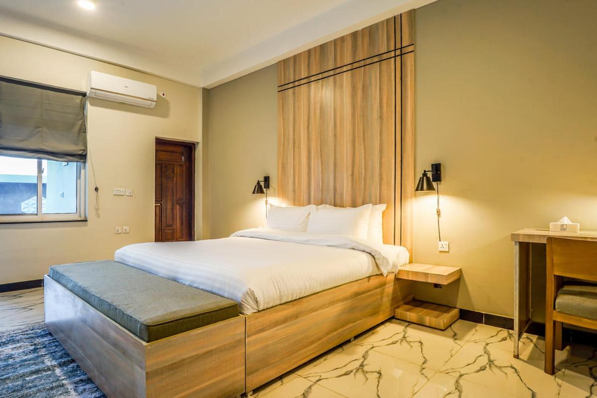Roomy Crossroads Hotel, Peshawar - Housity