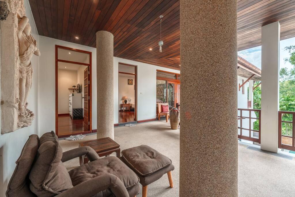 Luxurious 5-Bedroom , 24 hour security , jacuzzi ! V45 - Housity