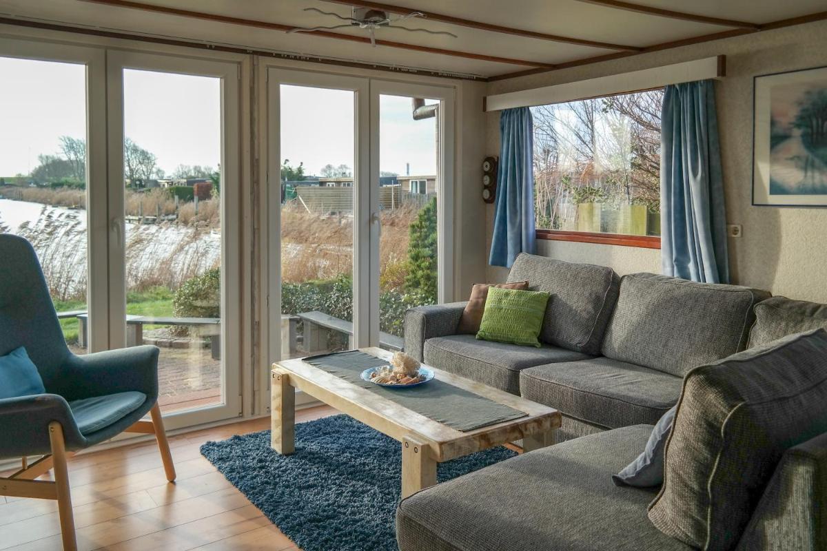 8 pers House 'Capitein Theis' with seaside in front of the Lauwersmeer - Housity